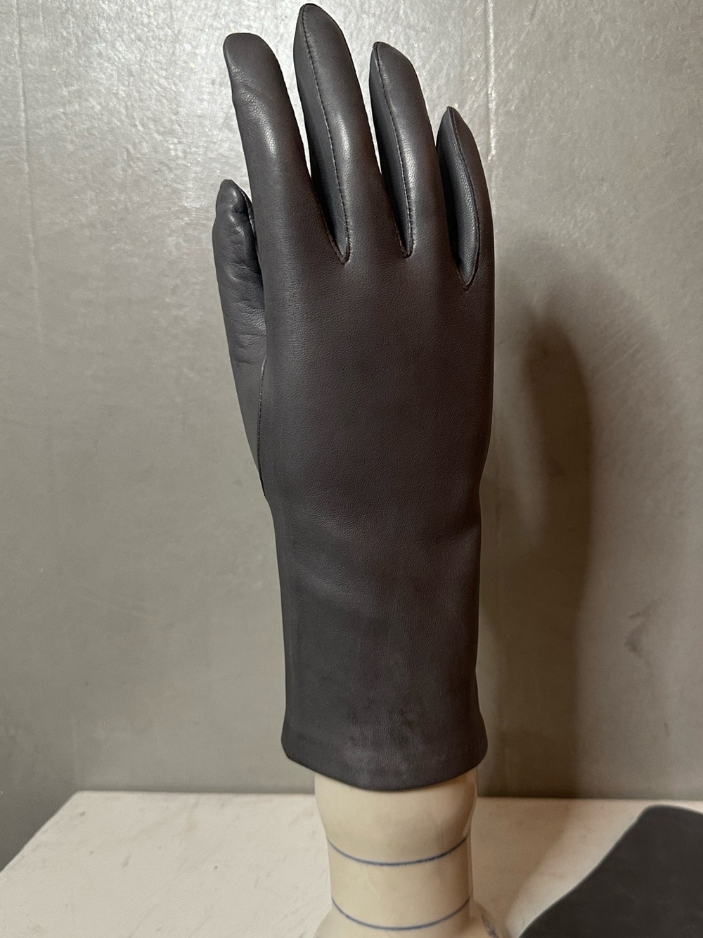 VINTAGE ARIS GRAY LEATHER GLOVES SIZE 8